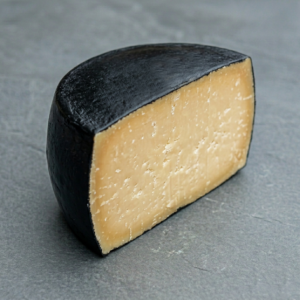 1/2 Queso de Horma Reggianito Semi Estacionado